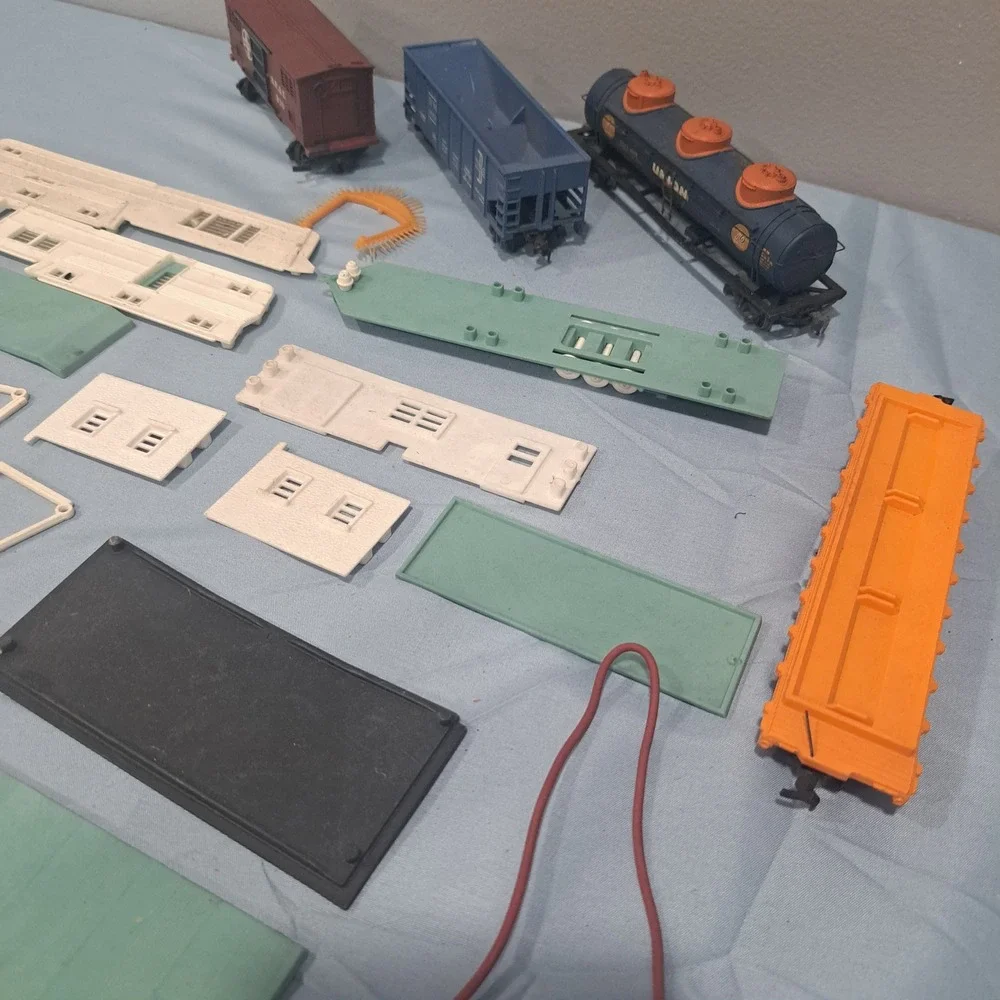 VTG HO Scale Model Train Lot Santa Fe Rock Island Union 76 Rolling Stock Parts